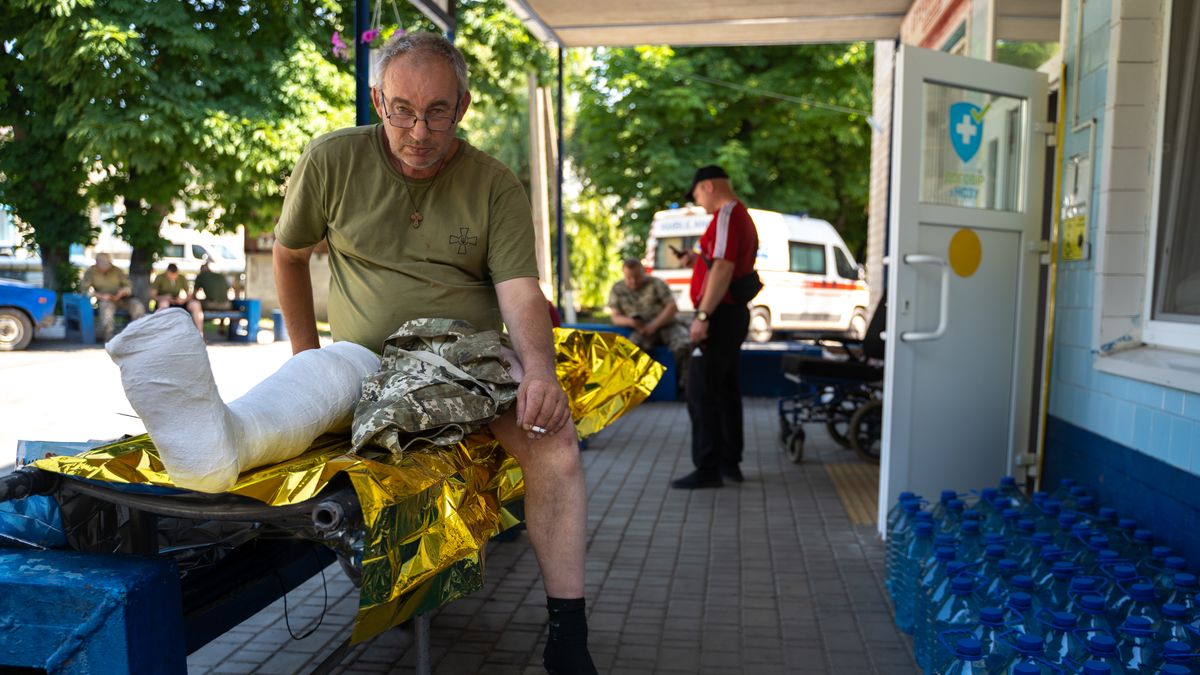 Češi se chtěli složit na terénní sanitku pro Ukrajinu, peněz přišlo na pět aut